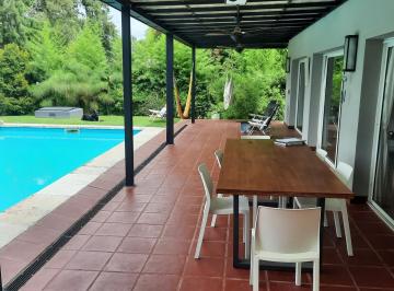 Casa · 150m² · 5 Ambientes · 1 Cochera · Casa en Venta Y/o Alquiler Anual Barrio Nautico Cube