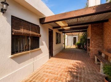 Casa · 135m² · 6 Ambientes · 2 Cocheras · Casa en El Pinar, Padrón Único a Dos Cuadras del Mar