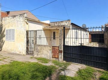 Casa · 125m² · 4 Ambientes · 1 Cochera · Vendo Casa a Refaccionar