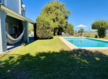 Casa · 219m² · 5 Ambientes · 2 Cocheras · Casa Lote Doble Vista Abierta Larena Country Club