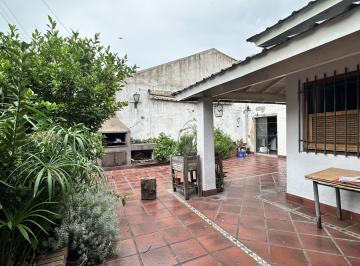 Casa · 152m² · 5 Ambientes · Casa en Venta en Haedo, Morón, G. B. a. Zona Oeste