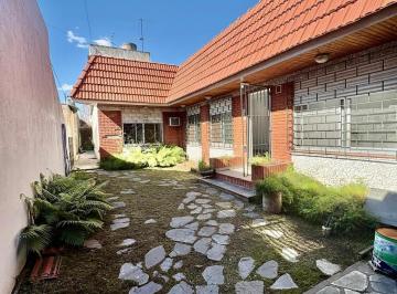 Casa · 180m² · 3 Ambientes · 2 Cocheras · Casa en Venta en Remedios de Escalada, Sobre Av, con Local Comercial