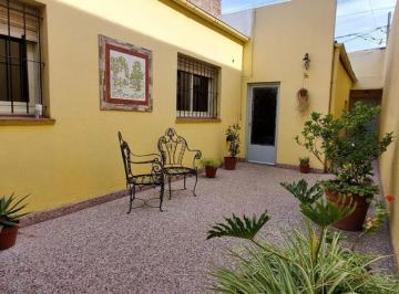 Casa · 210m² · 4 Ambientes · 2 Cocheras · Venta Casa Amplia Avellaneda Patio Dos Cocheras