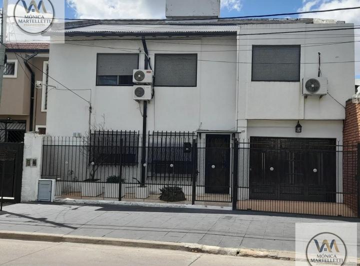 Casa · 200m² · 4 Ambientes · 2 Cocheras