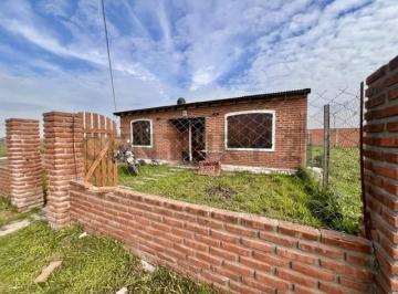 Casa · 70m² · 3 Ambientes · 1 Cochera · Casa en Venta 3 Ambientes con Amplio Parque en Marcos Paz