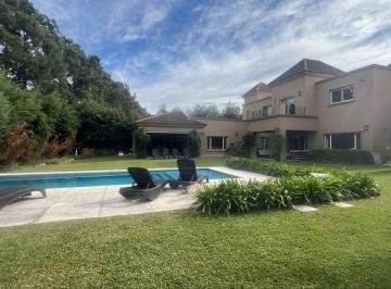 Casa · 387m² · 8 Ambientes · 1 Cochera · Casa en Alquiler en Altamira, Rincón de Milberg, Tigre