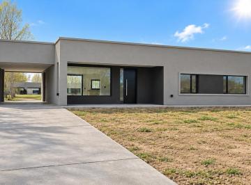 Casa · 150m² · 4 Ambientes · 1 Cochera · Venta Casa 3 Dormi - Bº Canales de Plottier