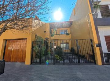 Casa · 170m² · 4 Ambientes · 1 Cochera · Casa en Lomas del Mirador