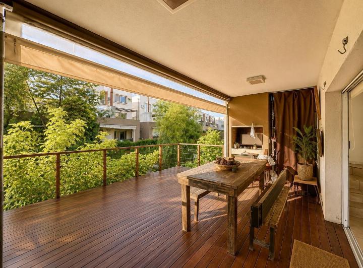 Casa · 104m² · 4 Ambientes · 2 Cocheras
