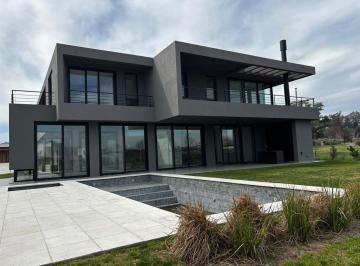Casa · 397m² · 7 Ambientes · Lote en Venta en Pilará en El Milord Sobre Lagunita Interna - Pilar