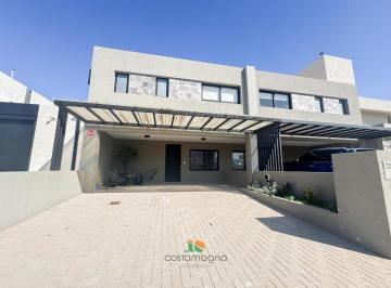 Casa · 140m² · 5 Ambientes · 2 Cocheras · Dúplex en Venta de 3 Dorm. en Prados de Manantiales