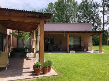 Casa · 800m² · 3 Dormitorios · Alquiler Casa en Barrio La Comarca