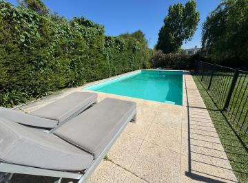 Casa · 256m² · 6 Ambientes · 2 Cocheras · Alquiler Enero Casa Santa Barbara