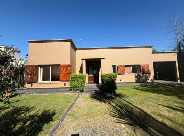 Casa · 144m² · 4 Ambientes · 2 Cocheras · Casa en Venta de 4 Ambientes en Navarro La Olivia