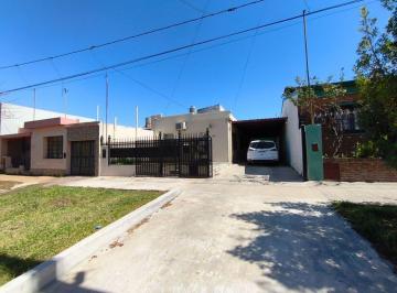 Casa · 232m² · 9 Ambientes · 4 Cocheras · Casa 4 Dorm., Quincho y Garage Para 4 Autos