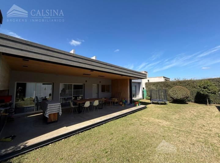 Casa · 140m² · 2 Dormitorios