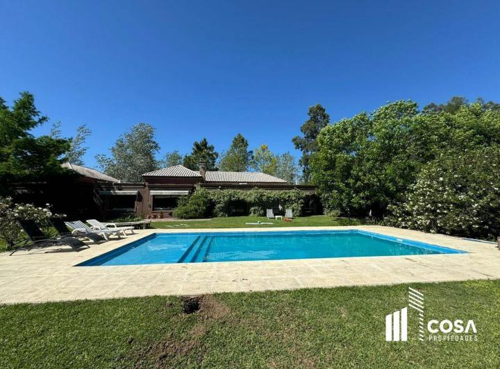 Casa · 2080m² · 5 Ambientes · 2 Cocheras