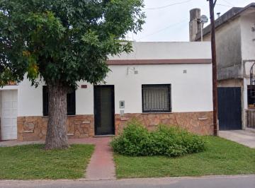 Casa de 4 ambientes, Rosario · Casa de Dos Dorm. Al Frente con Patio y Terraza