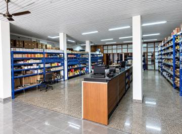 Local comercial · 427m² · 7 Ambientes · Local en República de La Sexta - Amplio Salón - Oficinas - Baño - Zona Comercial