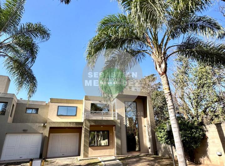 Casa · 200m² · 7 Ambientes · 2 Cocheras