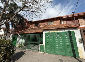 Casa · 258m² · 10 Ambientes · 1 Cochera · Oportunidad Para Inversores! Venta Casa a Refaccionar en Martinez! 10 Ambientes Patio Jardin con Pos