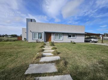 Casa · 150m² · 5 Ambientes · 3 Cocheras · Venta Casa 5 Ambientes con Pileta de 12 X 5 Vestuario Independiente Comprá con Anticipo y Cuotas