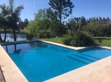 Casa · 231m² · 5 Ambientes · 2 Cocheras · Casa en Alquiler Temporal Febrero Al Agua en Santa Catalina, Villanueva