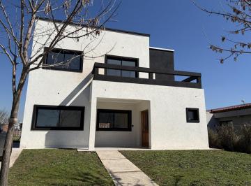 Casa · 224m² · 6 Ambientes · 2 Cocheras · Casa en Venta Barrio San Pablo
