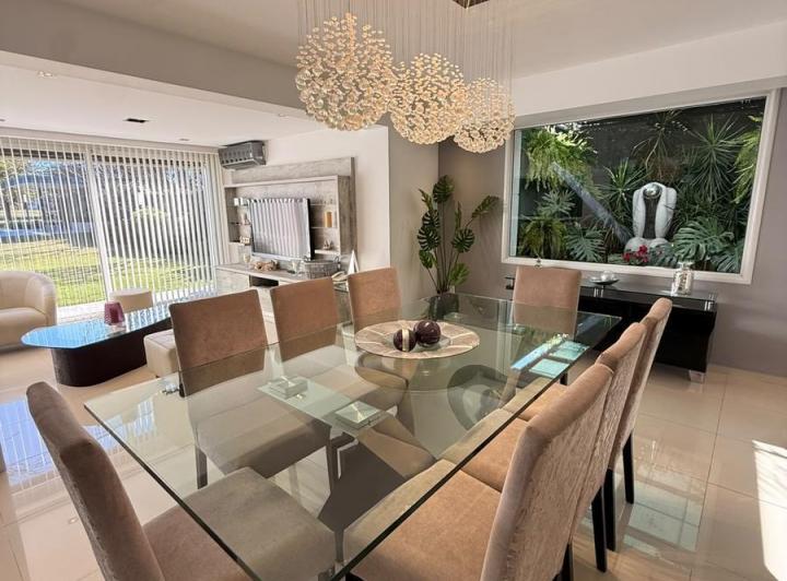 Casa · 448m² · 6 Ambientes · 3 Cocheras