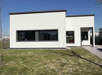 Casa · 156m² · 5 Ambientes · 2 Cocheras · Casa a La Venta