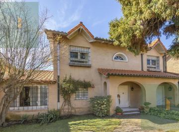 Casa · 180m² · 6 Ambientes · 3 Cocheras · Casa en Venta Temperley 6 Ambientes