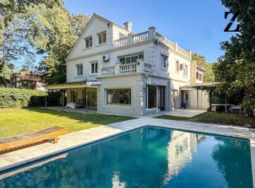 Casa · 390m² · 10 Ambientes · 2 Cocheras · Casa en La Mejor Zona de Acassuso