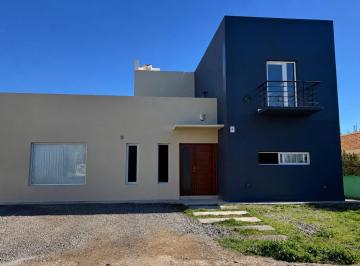 Casa · 180m² · 4 Ambientes · Casa en Venta de 3 Dorm. Barrio Bodega Sol del Valle, Gral. Roca