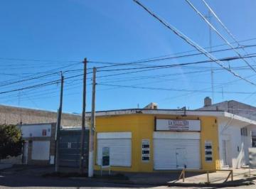 Casa de 4 ambientes, Neuquén · Excelente Propiedad Absolutamente Habitable y con Locales Comerciales