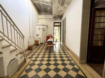 Casa de 5 ambientes, Monte Castro · Venta Casa de 5 Ambientes con Terraza Propia en Monte Castro
