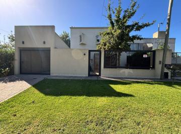 Casa · 120m² · 4 Ambientes · 2 Cocheras · Venta de Casa Entre Caminos Villa Elisa