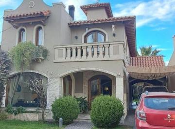 Casa de 7 ambientes, La Cieneguita · Venta Hermosa Casa en Calle Roca, Casi Peru - Las Heras Mendoza a Pocas Cuadras de Bolugne Sur Mer
