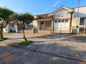 Casa · 163m² · 5 Ambientes · 2 Cocheras · En Venta - Casa 3 Ambientes con Garage Departamento 2 Ambientes Zona San Cayetano