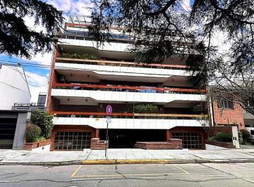 Departamento · 198m² · 4 Ambientes · 2 Cocheras · Departamento Muy Amplio en Villa Devoto a Una Cuadra de La Plaza Arenales.
