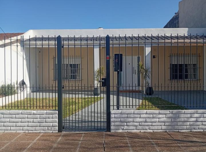 Casa · 280m² · 5 Ambientes · 1 Cochera