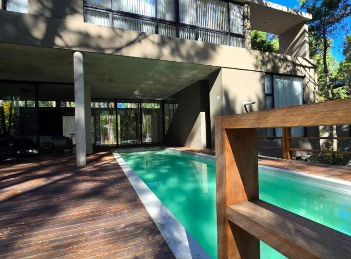 Casa · 258m² · 6 Ambientes