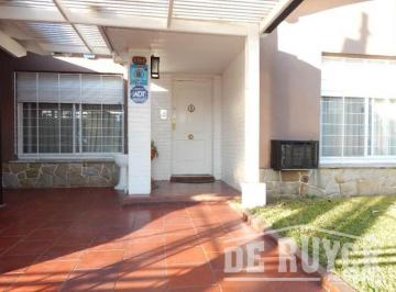 Casa · 150m² · 3 Ambientes · 2 Cocheras · Chalet en Venta en Quilmes Oeste