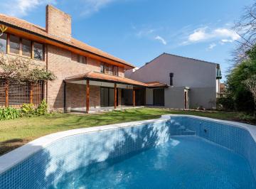 Casa · 501m² · 7 Ambientes · 4 Cocheras · Casa en Venta y Alquiler con 3 Dorm. en Suite, Jardín, Piscina y Garage en Martinez.