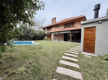 Casa · 501m² · 7 Ambientes · 4 Cocheras · Casa en Venta y Alquiler con 3 Dorm. en Suite, Jardín, Piscina y Garage en Martinez.