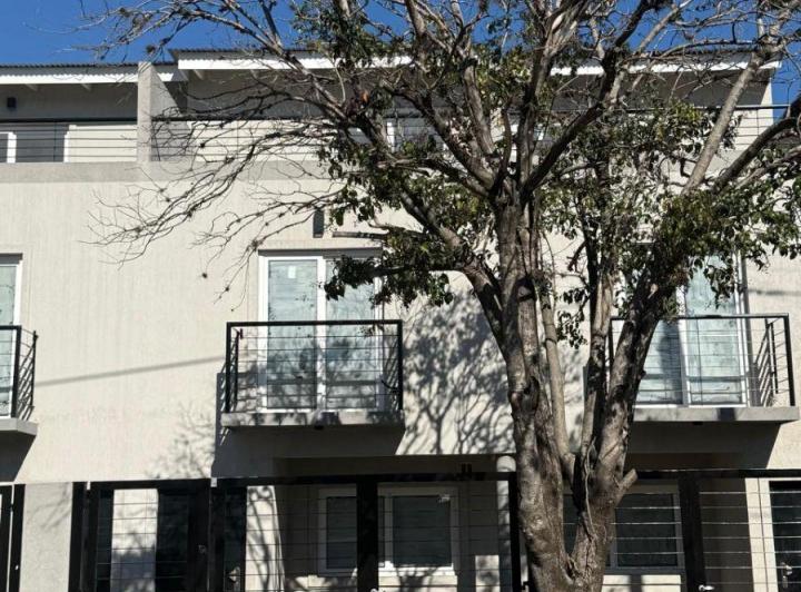 Casa · 105m² · 4 Ambientes · 1 Cochera