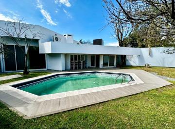 Casa · 550m² · 8 Ambientes · 3 Cocheras · Alquiler Casa Cerro de Las Rosas Uso Comercial