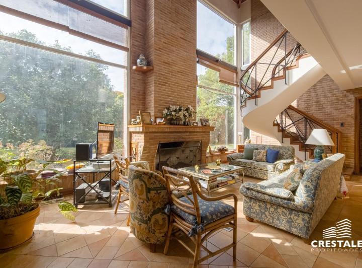 Casa · 303m² · 5 Ambientes