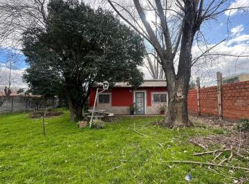 Casa · 70m² · 3 Ambientes · 2 Cocheras · Casa con Gran Parque y Escritura