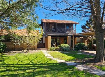 Casa · 790m² · 5 Ambientes · 2 Cocheras · Venta Casa en Lomas de Solymar Tres Dorm. Más Apartamento un Dormitorio