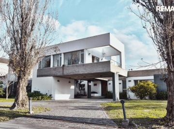 Casa · 350m² · 6 Ambientes · 2 Cocheras · Casa Moderna en Venta en La Concepcion Lujan